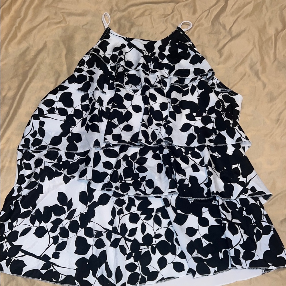 Worthington Black and White Leaf Pattern Blouse